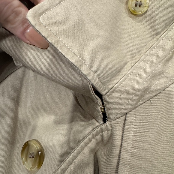 Burberry Vintage Trench - Picture 5 of 16